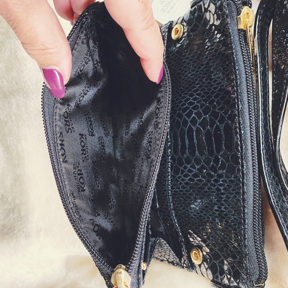 NWT Michael Kors Black Leather Crossbody Bag - Picture 5 of 5